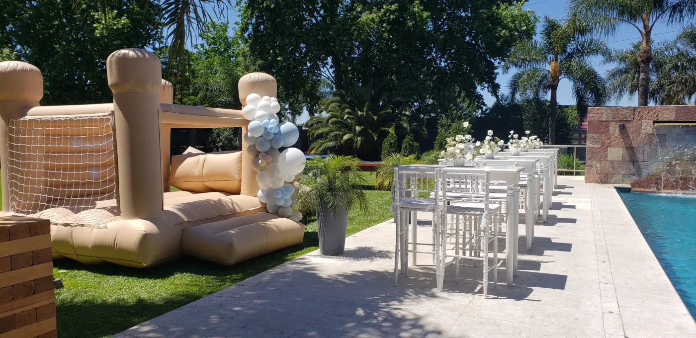 Parque con juegos y sombra en Puro Pilar Kids
