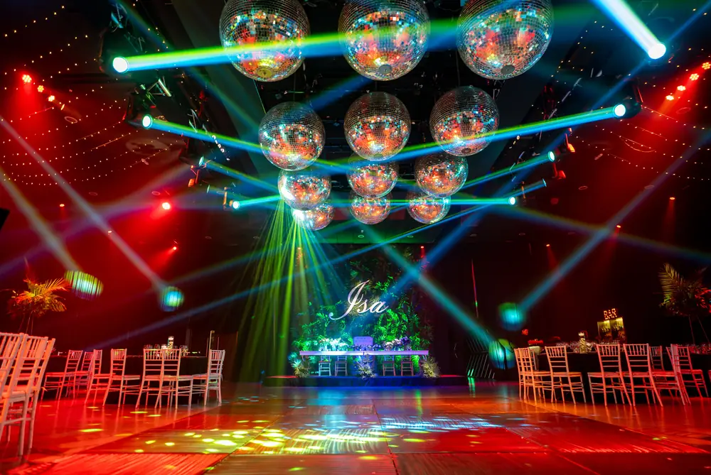Salón montado para una fiesta de quince